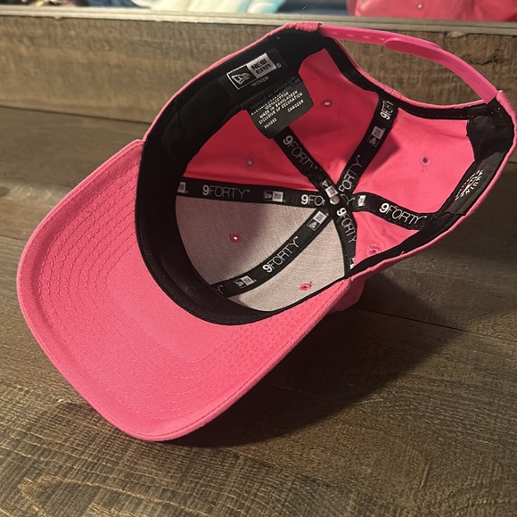 Pink ladies Atlanta Braves Hat worn once - Picture 4 of 4